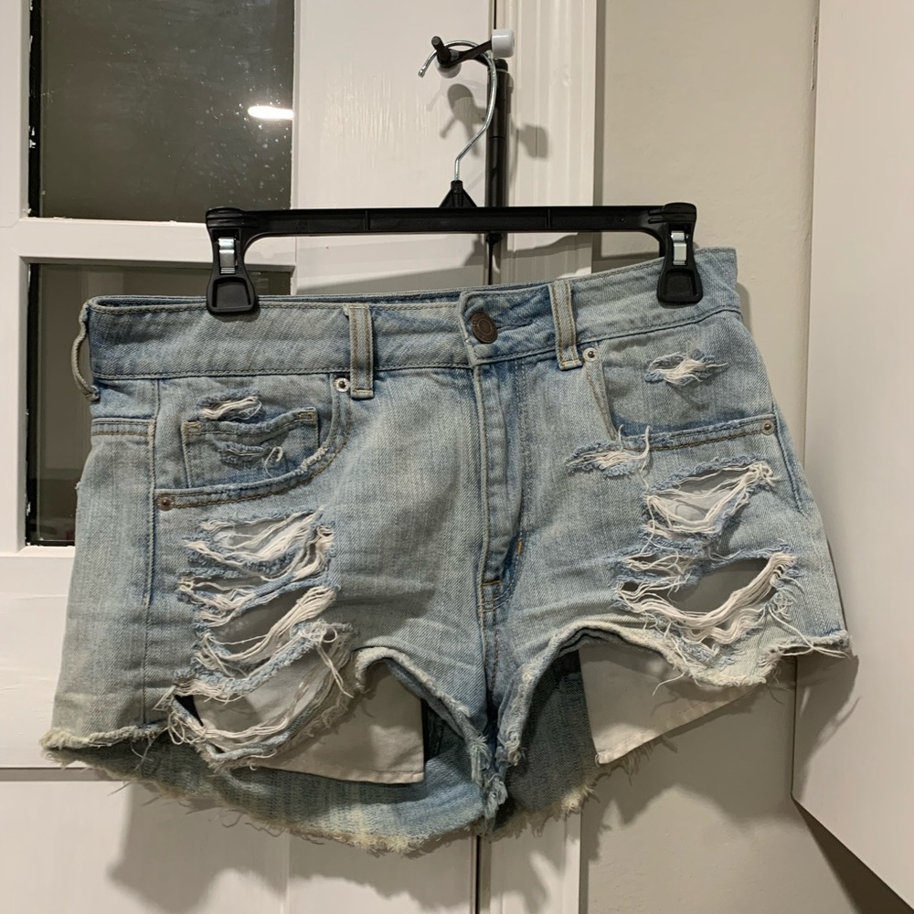 American eagle light wash jean shorts - size 6